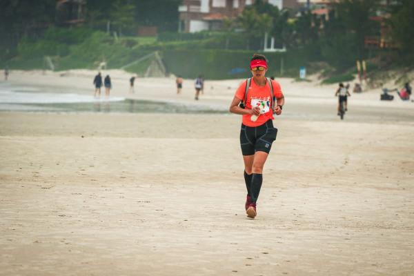 Educadora fica em 5º lugar geral em ultramaratona de 80 quilômetros